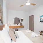 A Comfortable With Balcony And Easy Parking Near Center * קלמאטה