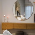 A Comfortable With Balcony And Easy Parking Near Center דירה *