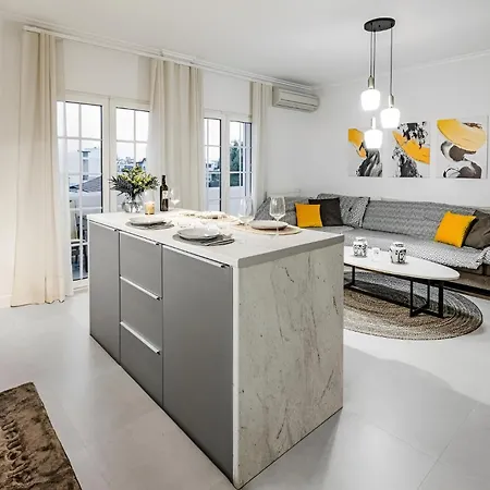 Luxury Suite, 10Min To Center, Quiet & Easy Parking * Kalamáta