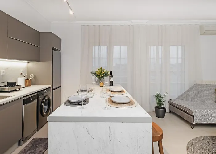 Apartment A Comfortable With Balcony And Easy Parking Near Center *