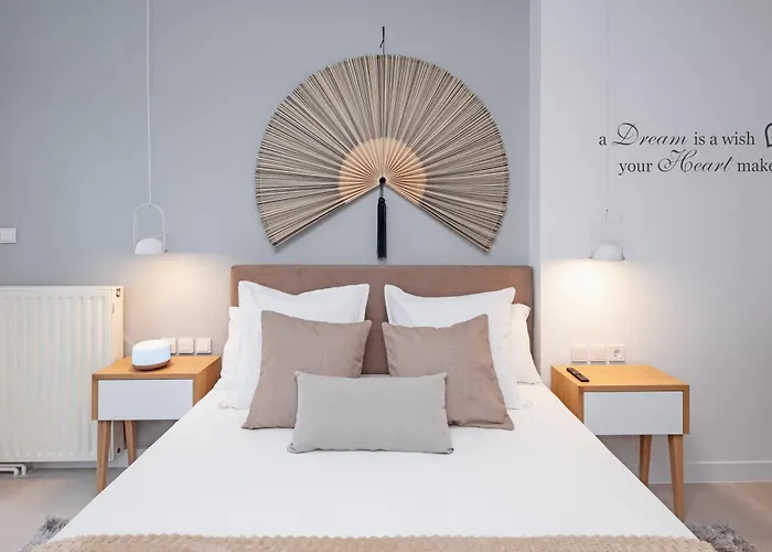 Luxury Suite, 10Min To Center, Quiet & Easy Parking Kalamáta