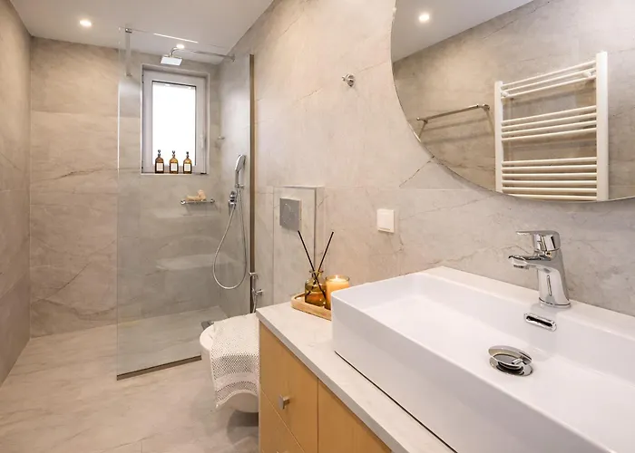 A Comfortable With Balcony And Easy Parking Near Center *
