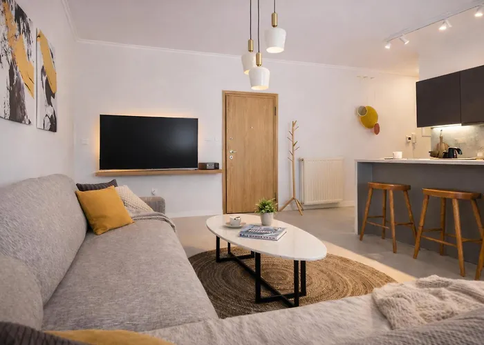 A Comfortable With Balcony And Easy Parking Near Center Apartment Kalamata