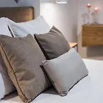 アパート A Comfortable With Balcony And Easy Parking Near Center