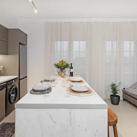 Διαμέρισμα Singer , Close To Center & Easy Street Parking *