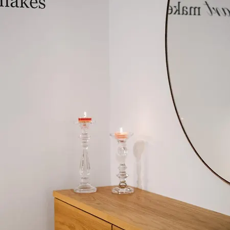 Singer , Close To Center & Easy Street Parking