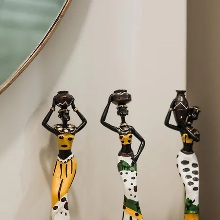 Singer , Close To Center & Easy Street Parking