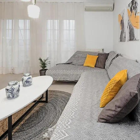 Singer , Close To Center & Easy Street Parking Καλαμάτα