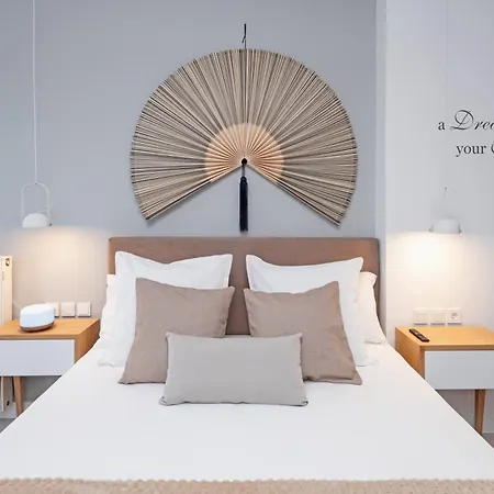 Singer - Luxury Kalamata