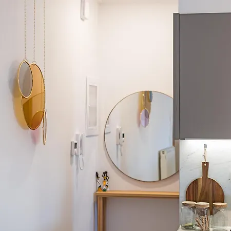 Singer , Close To Center & Easy Street Parking Διαμέρισμα *