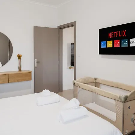 Singer - Luxury Apartment Kalamata