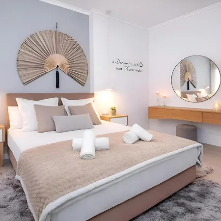 A Comfortable Stay With Balcony And Easy Parking Near Kalamata Center Apartment *