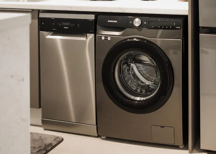 Luxury Suite, 10Min To Center, Quiet & Easy Parking Apartmán