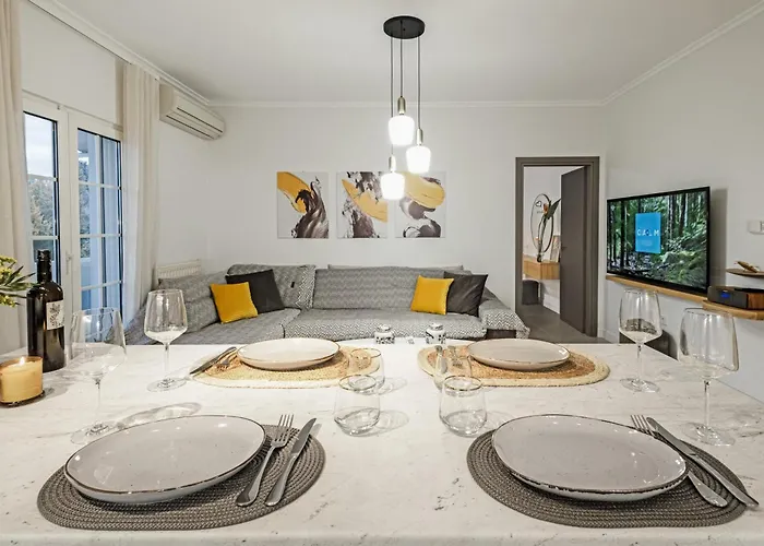 Luxury Suite, 10Min To Center, Quiet & Easy Parking Kalamata