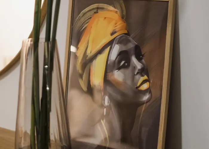 Luxury 60Sqm Apartment With Balcony & Easy Parking, 10Min From Center