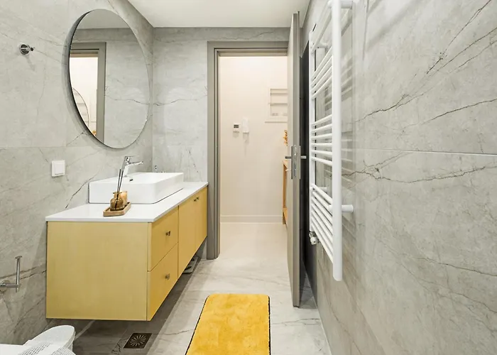 Luxury Suite, 10Min To Center, Quiet & Easy Parking Kalamata