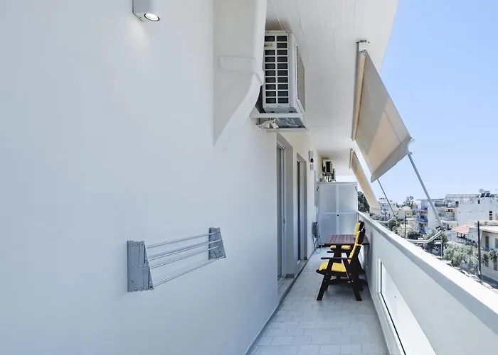 Luxury 60Sqm Apartment With Balcony & Easy Parking, 10Min From Center